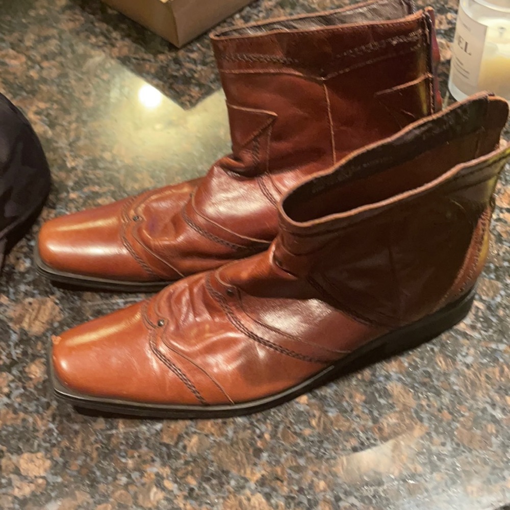 Men’s light brown boots with back zipper
